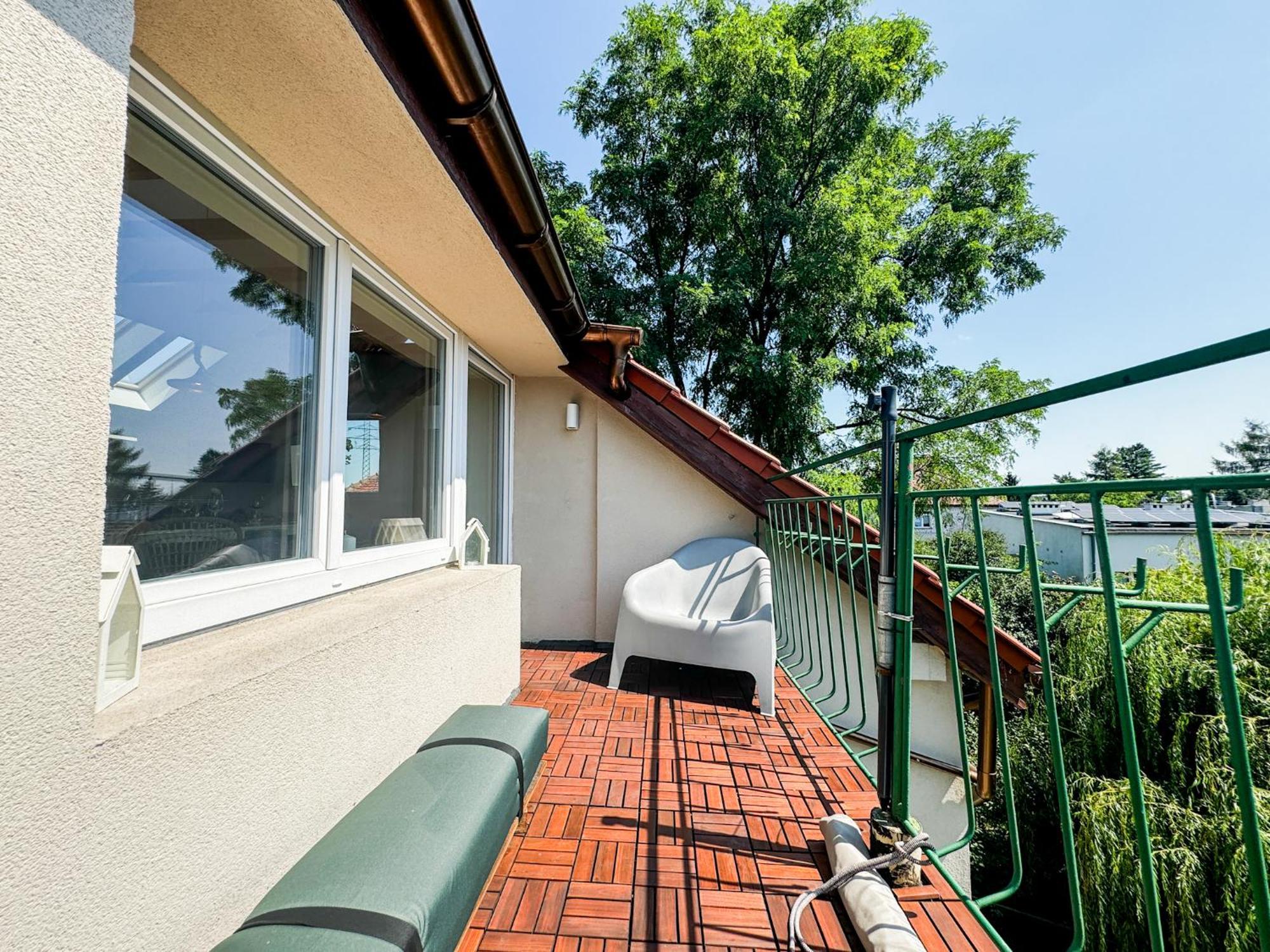 Modern 4bd, 2 Balcony, Family & Work Haven! Near Park & Bus Stop