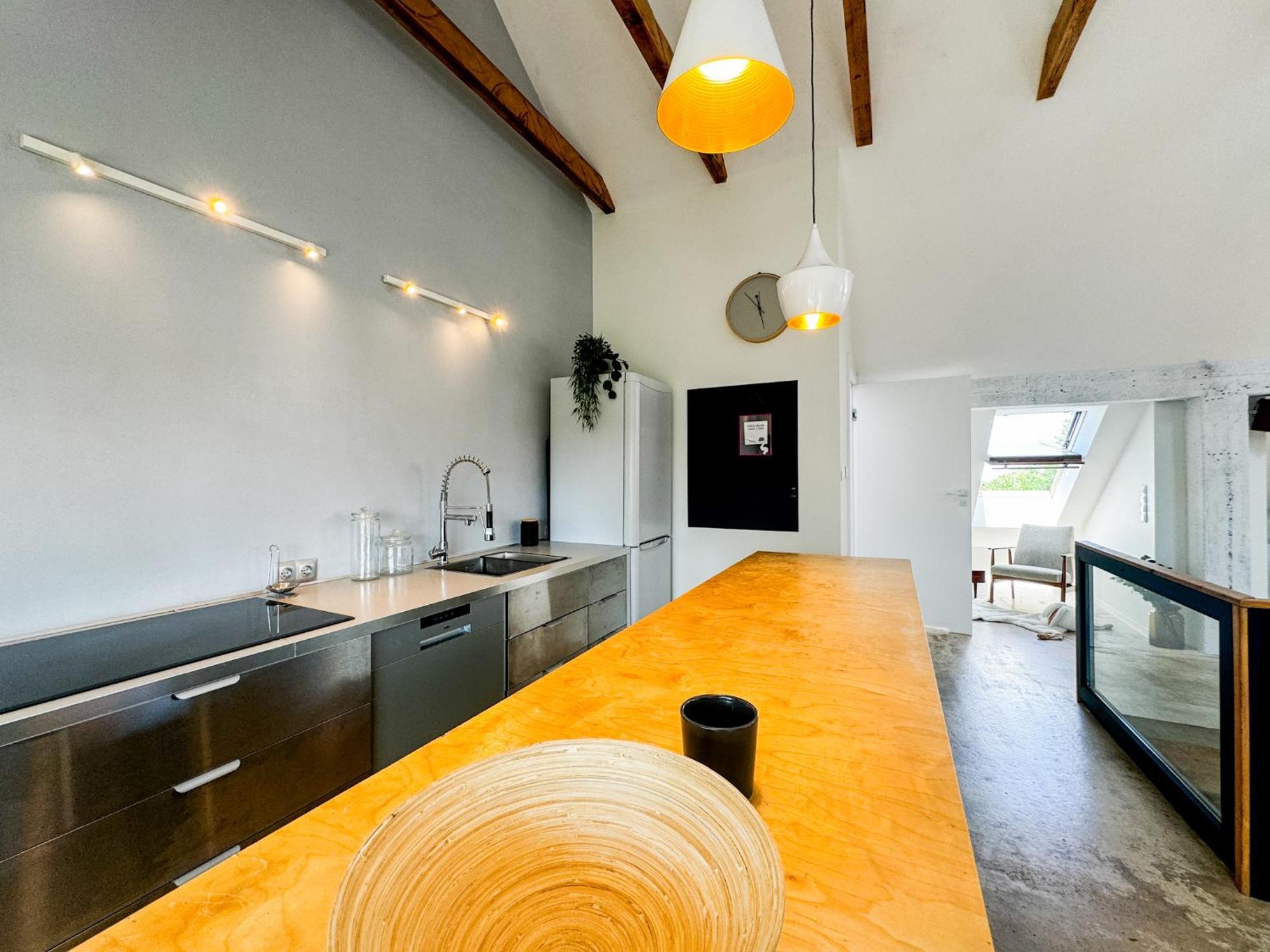 Modern 4bd, 2 Balcony, Family & Work Haven! Near Park & Bus Stop Apartament *