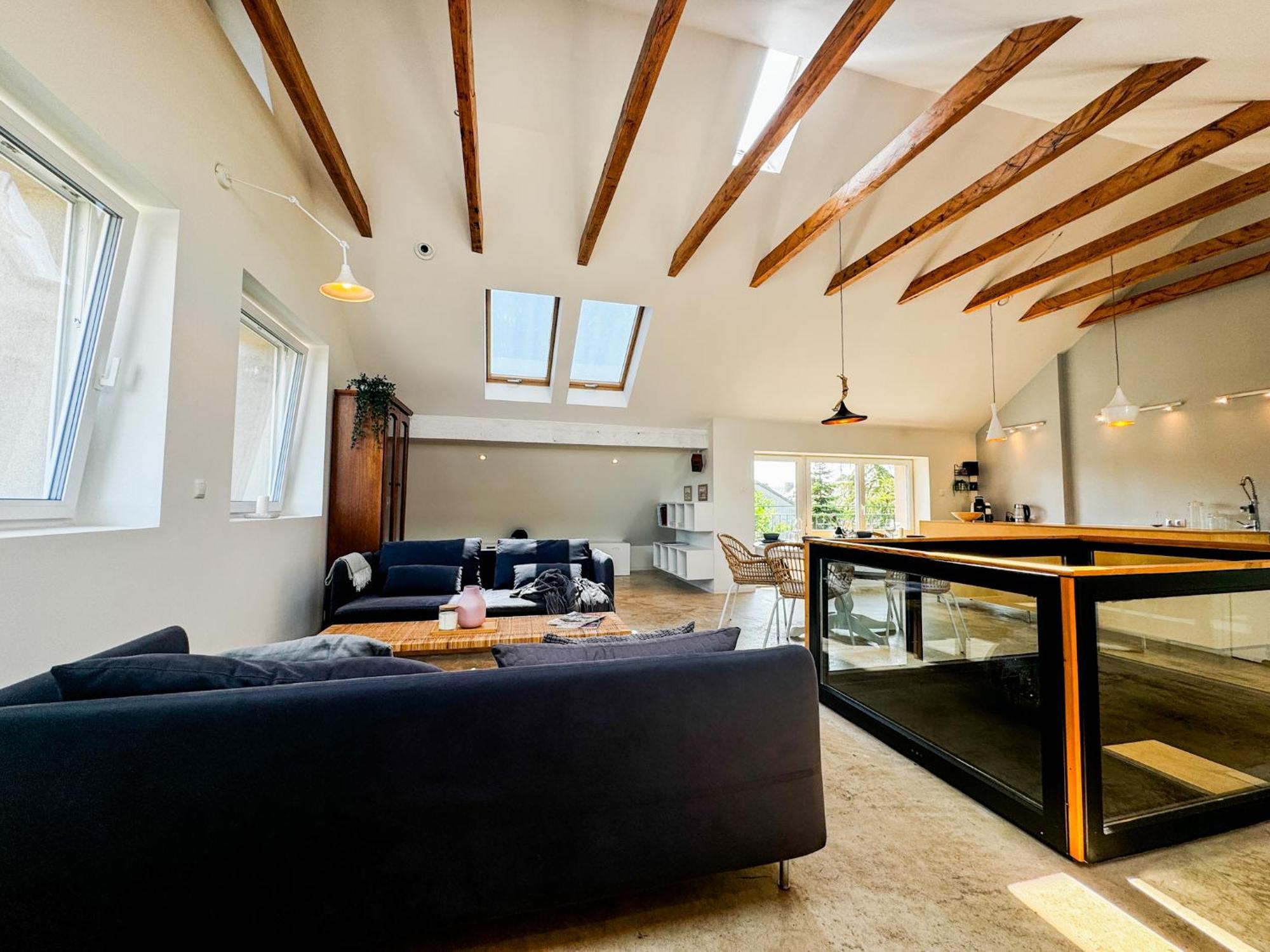 Modern 4bd, 2 Balcony, Family & Work Haven! Near Park & Bus Stop Apartament