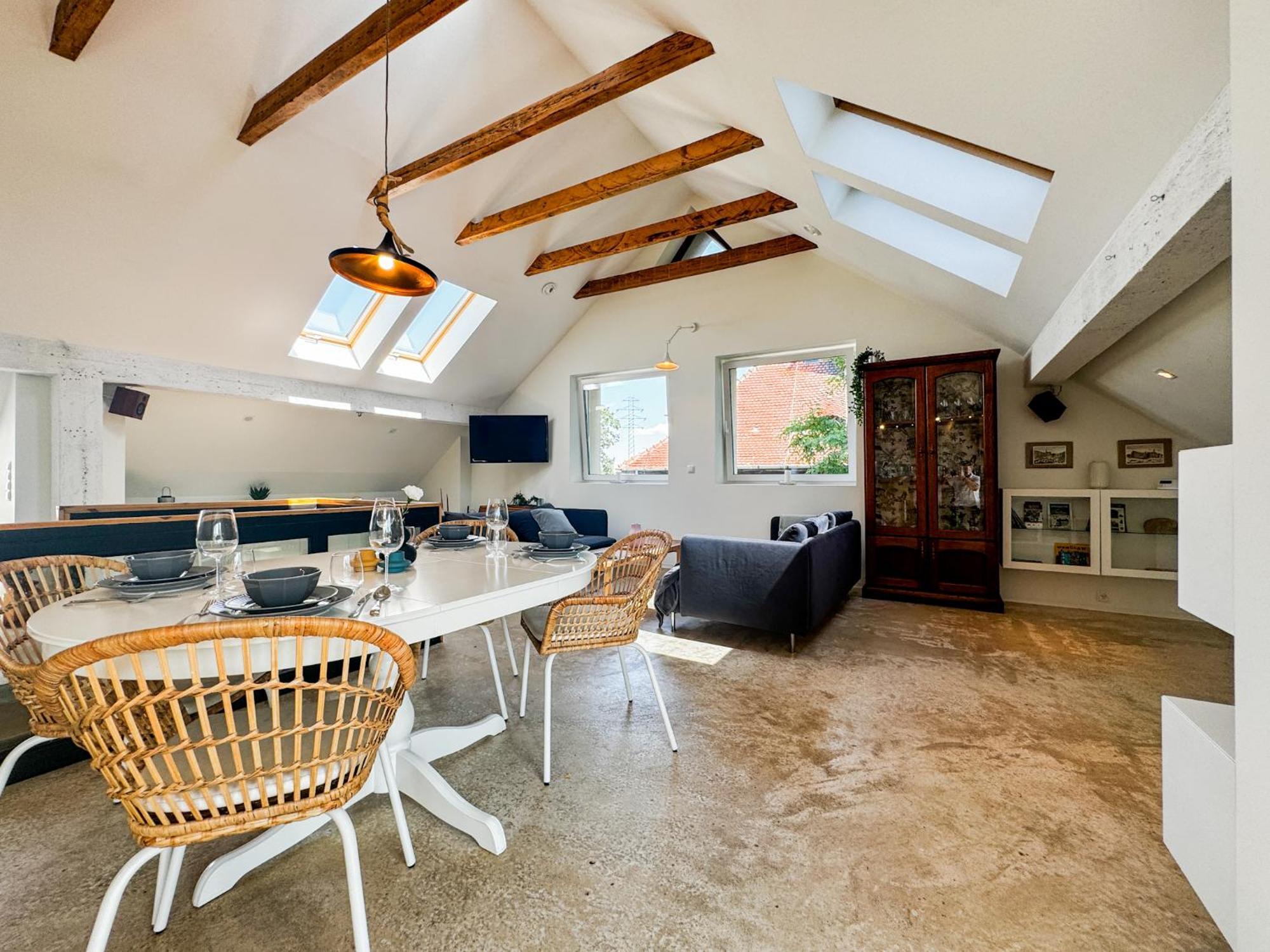 Modern 4bd, 2 Balcony, Family & Work Haven! Near Park & Bus Stop *