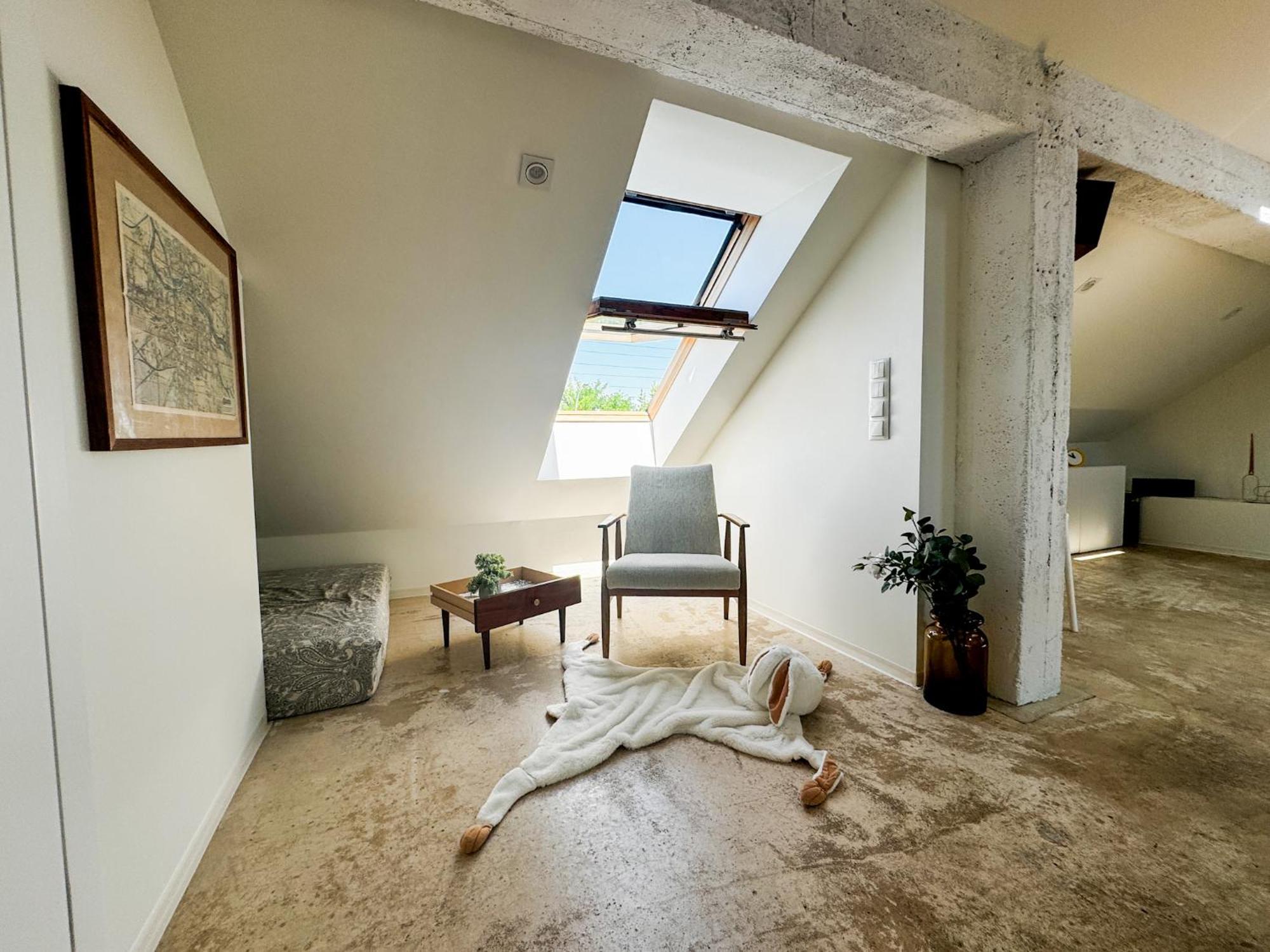 Modern 4bd, 2 Balcony, Family & Work Haven! Near Park & Bus Stop Wroclaw