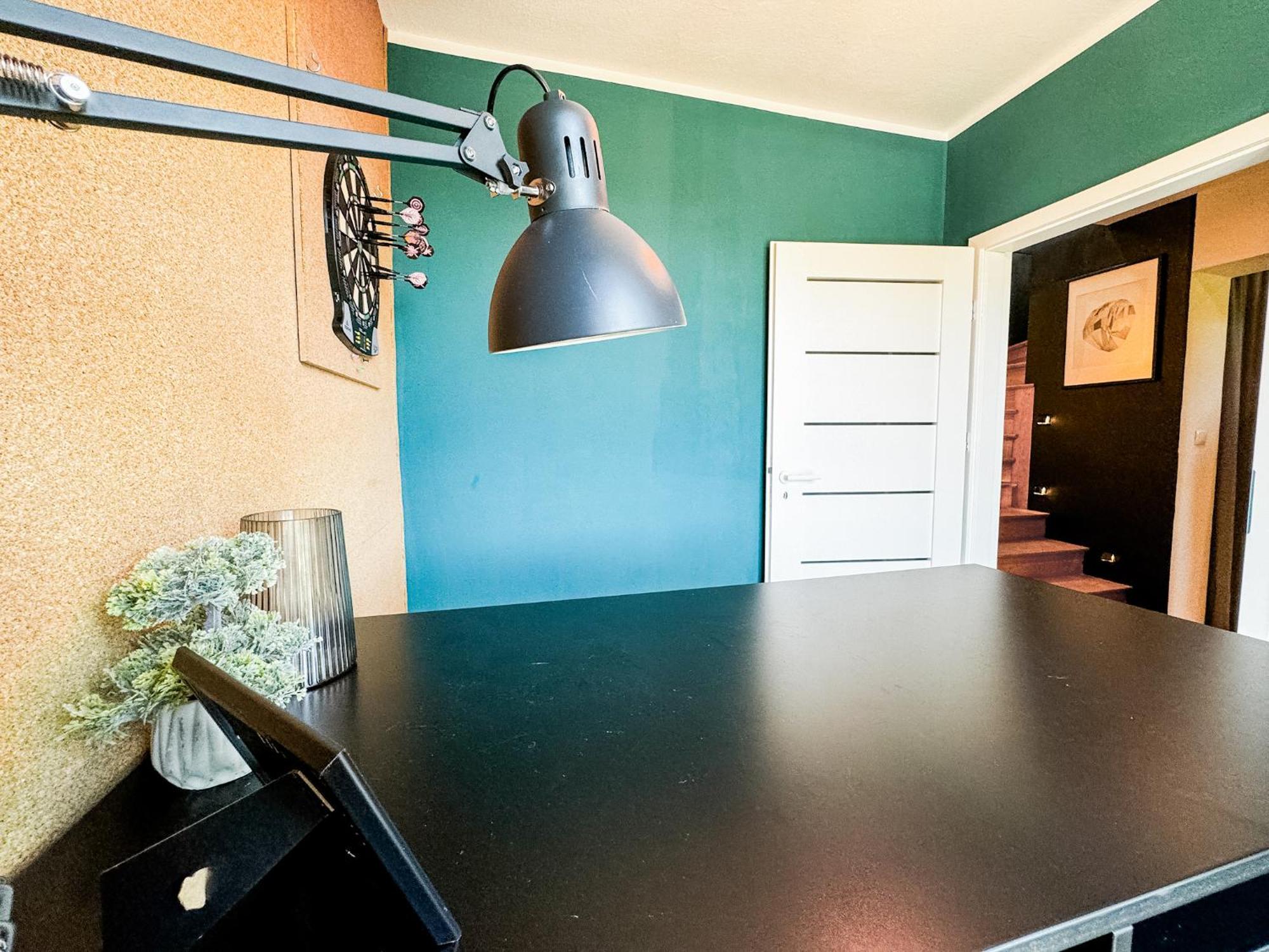 Apartment Modern 4bd, 2 Balcony, Family & Work Haven! Near Park & Bus Stop Wroclaw