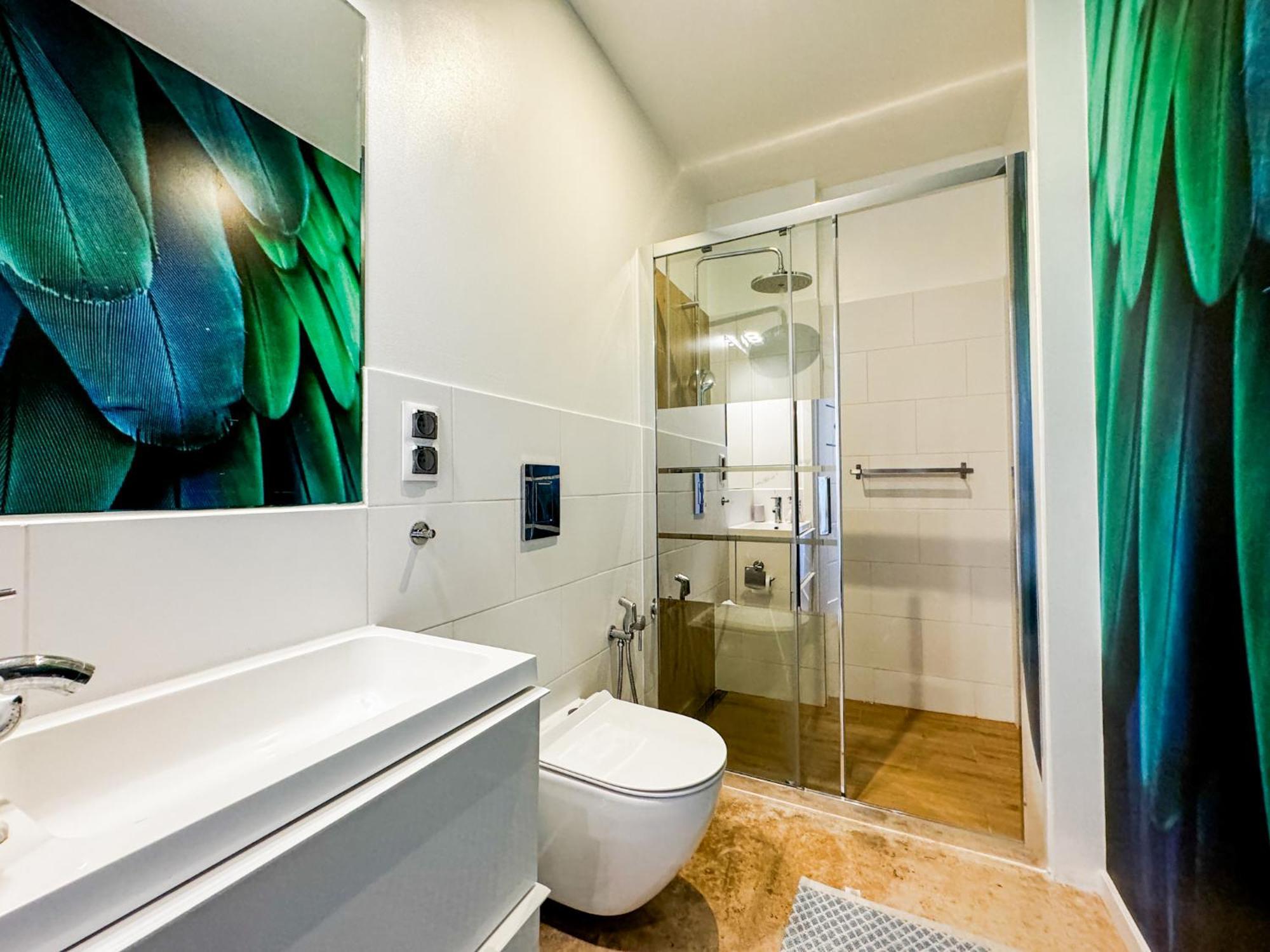 Modern 4bd, 2 Balcony, Family & Work Haven! Near Park & Bus Stop Wroclaw