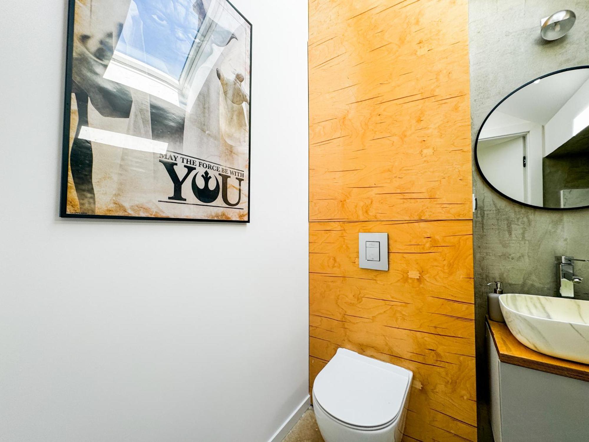 Modern 4bd, 2 Balcony, Family & Work Haven! Near Park & Bus Stop Apartment *