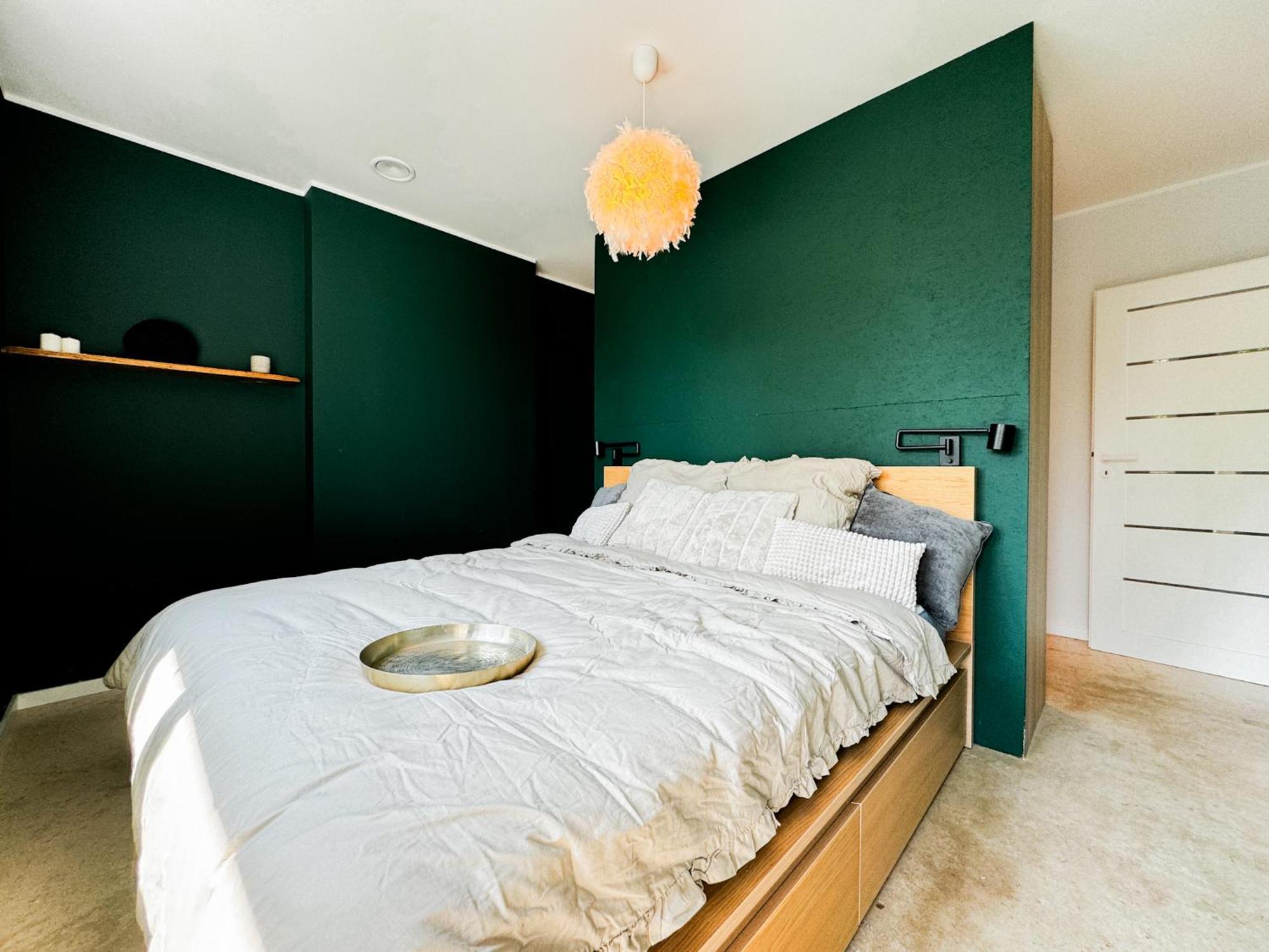 Modern 4bd, 2 Balcony, Family & Work Haven! Near Park & Bus Stop *