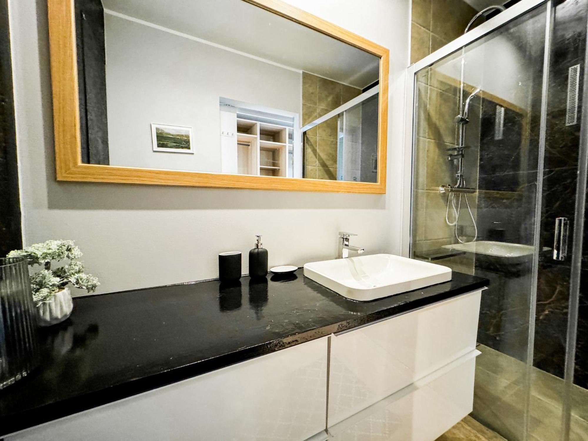 Modern 4bd, 2 Balcony, Family & Work Haven! Near Park & Bus Stop Apartment