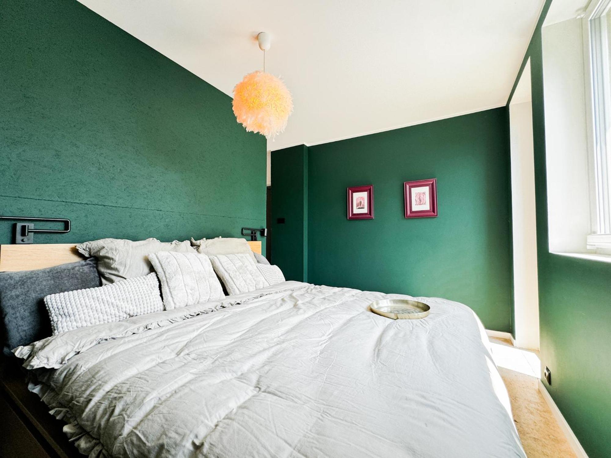 Modern 4bd, 2 Balcony, Family & Work Haven! Near Park & Bus Stop *