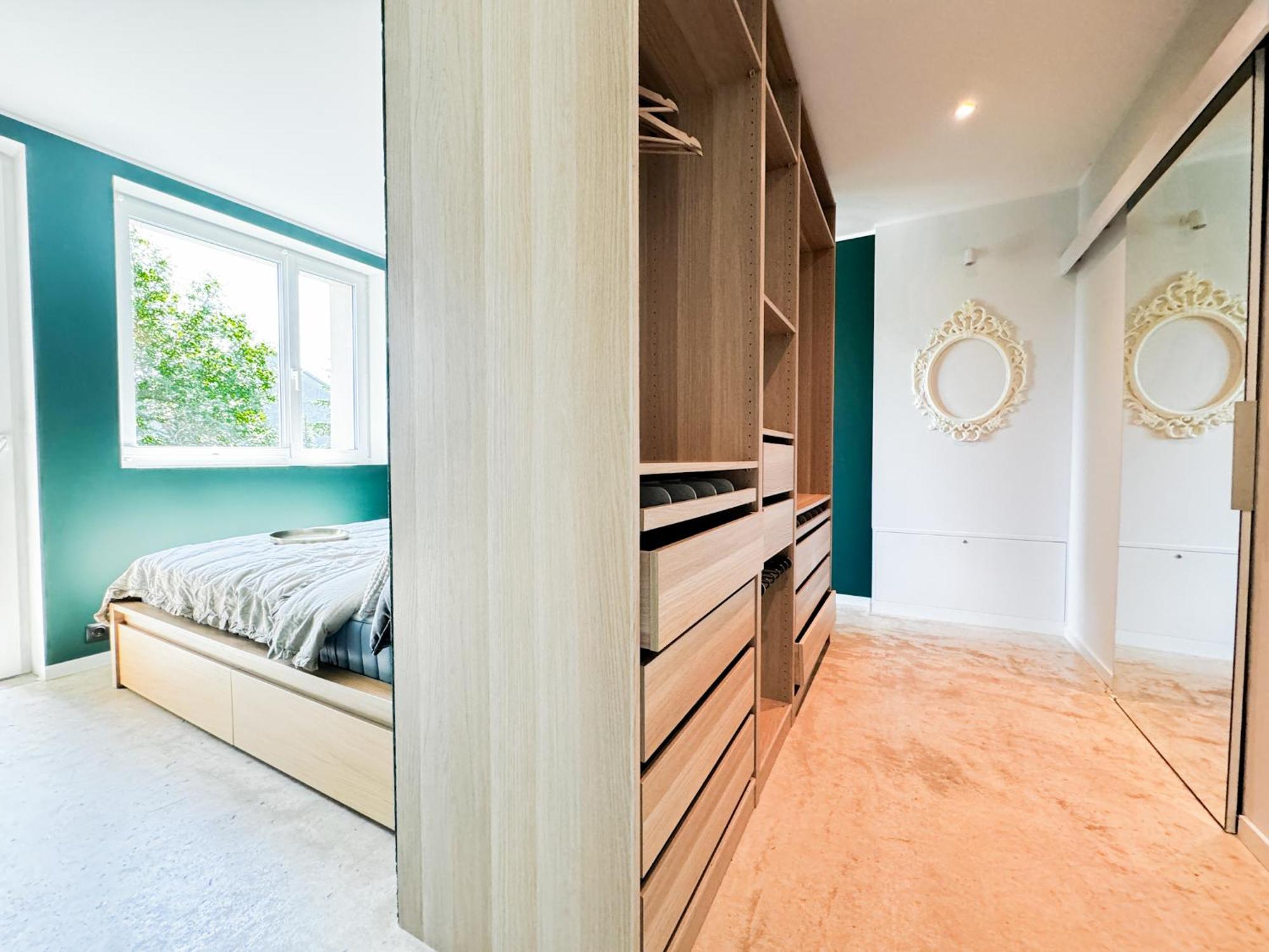 Apartment Modern 4bd, 2 Balcony, Family & Work Haven! Near Park & Bus Stop